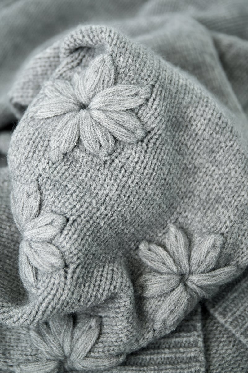 Lovely floral touch trui