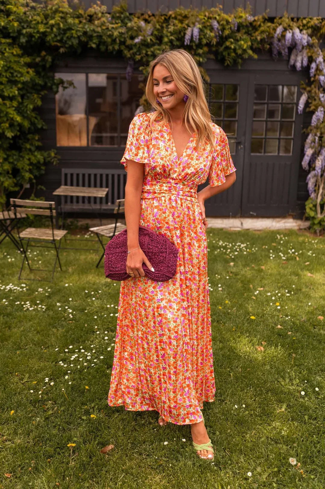 Elsie - Classic V-Neck Dress