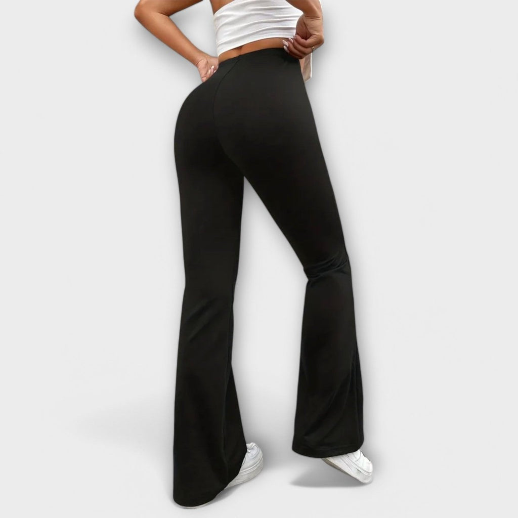 Pia- Loose trousers with flared legs