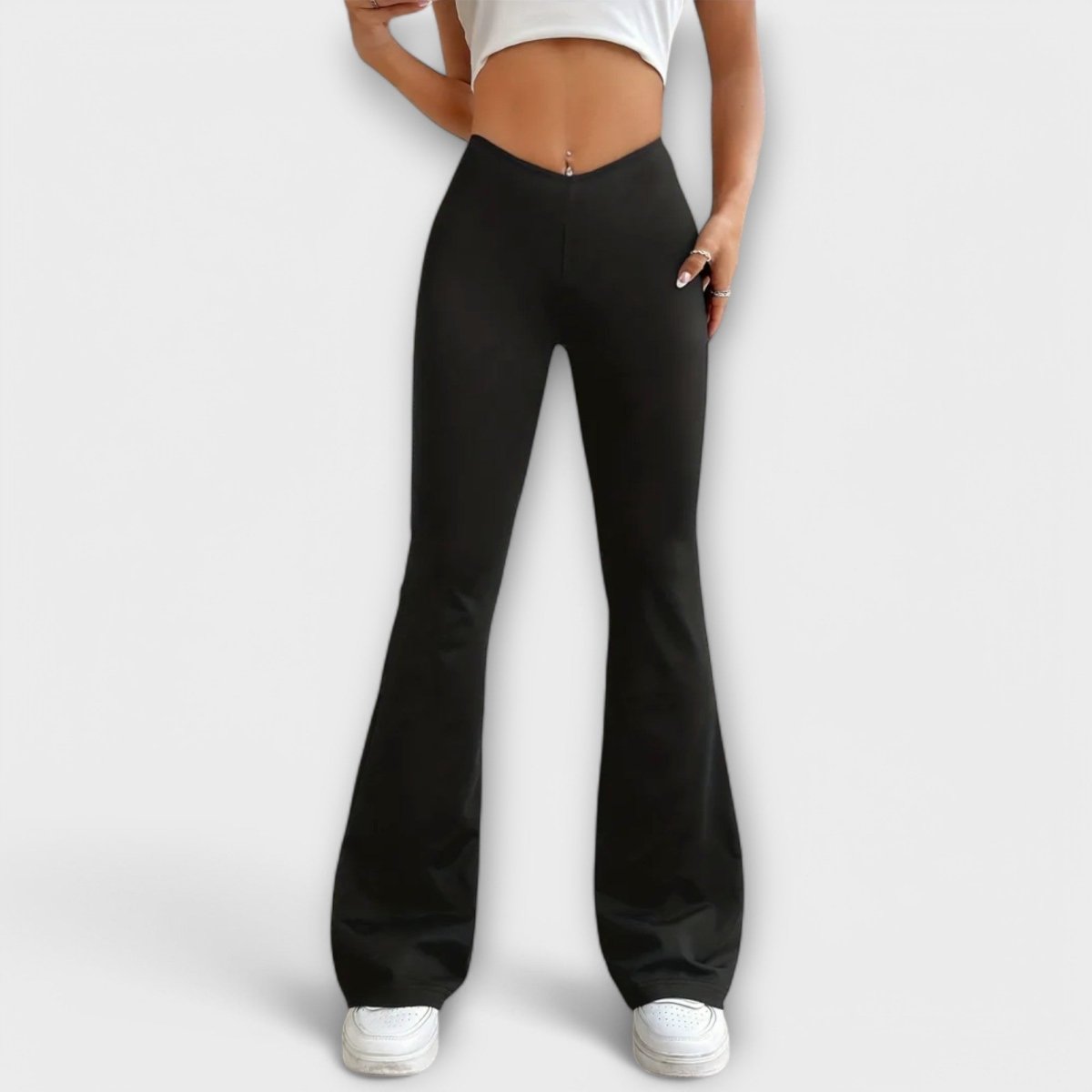 Pia- Loose trousers with flared legs