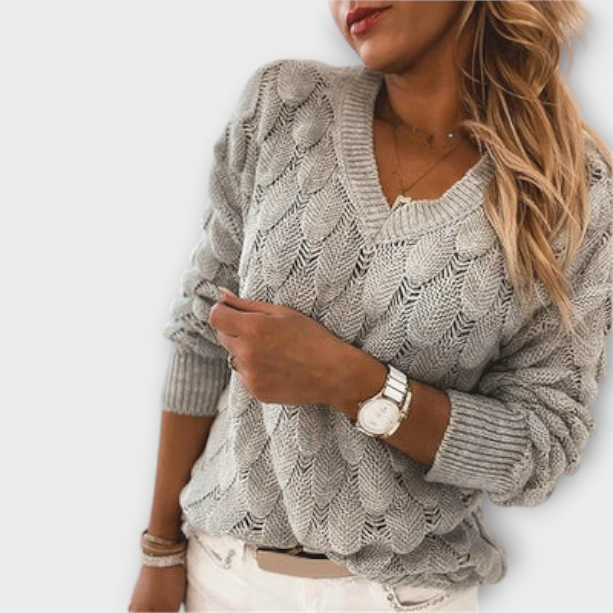 Aine - Elegant Pullover with V-neck